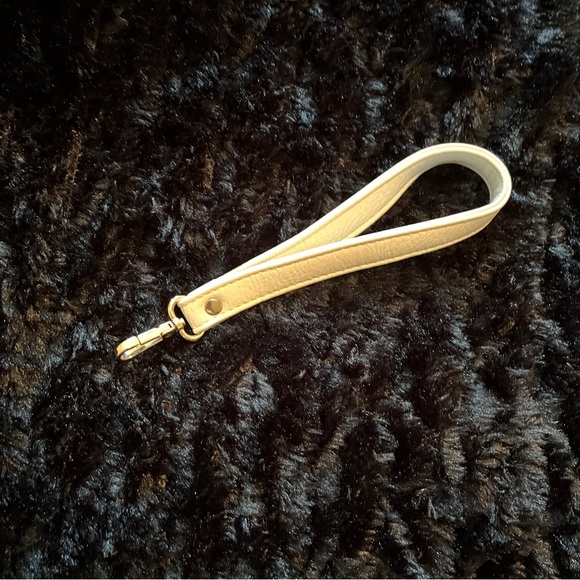 White Woven Bag with Gold Tone Hardware - Picture 3 of 6